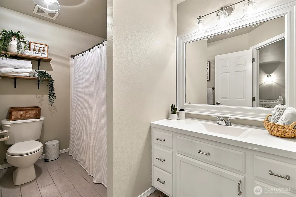 20407 SE 261st Place Covington, WA 98042
