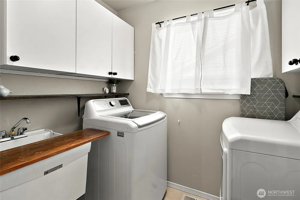 20407 SE 261st Place Covington, WA 98042