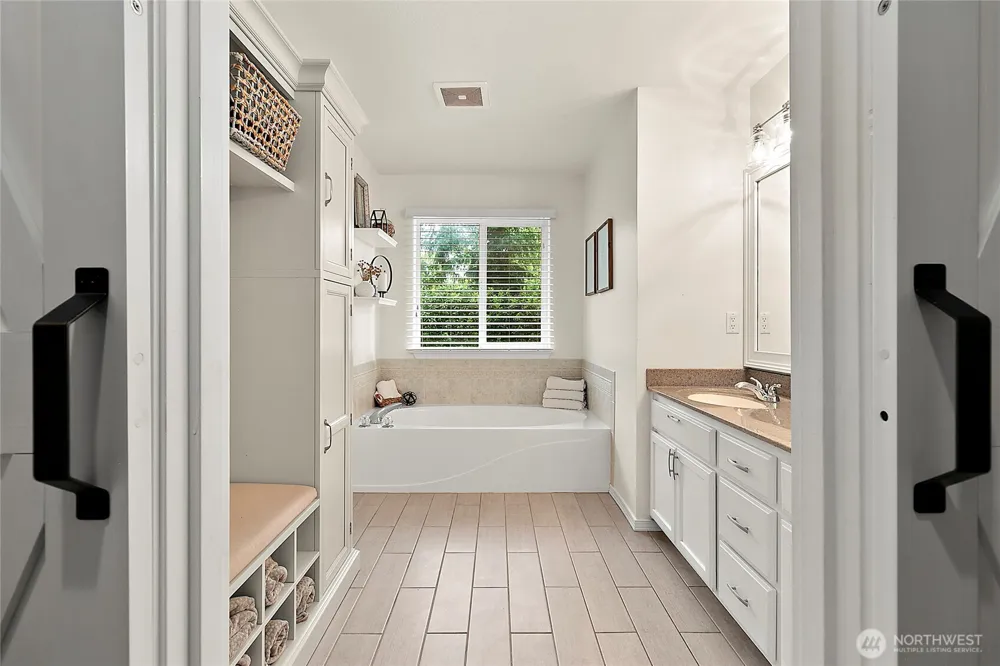 20407 SE 261st Place Covington, WA 98042