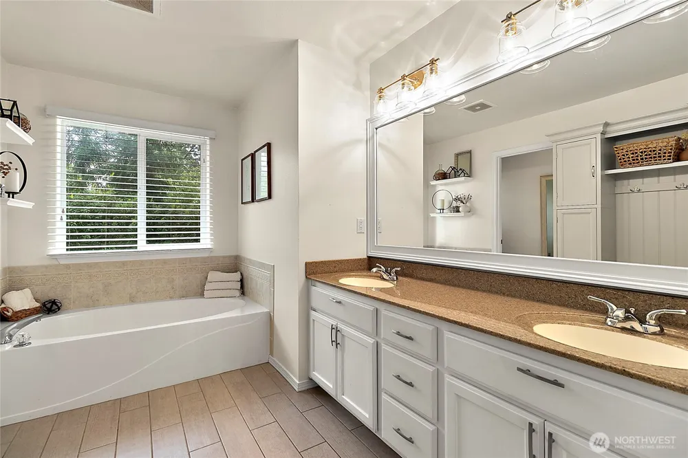 20407 SE 261st Place Covington, WA 98042