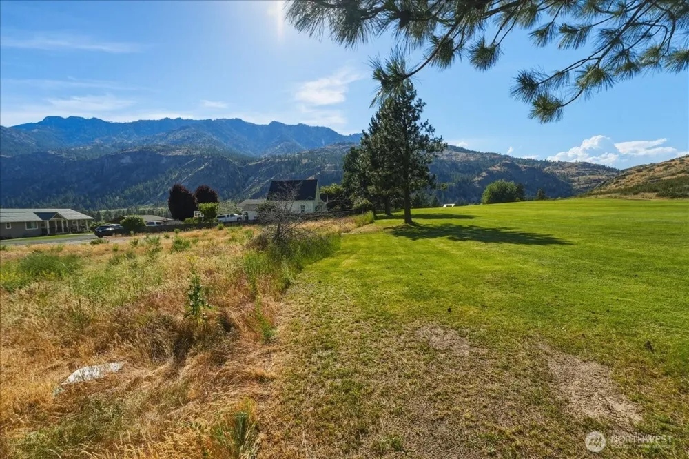 55 Long Drive Pateros, WA 98846