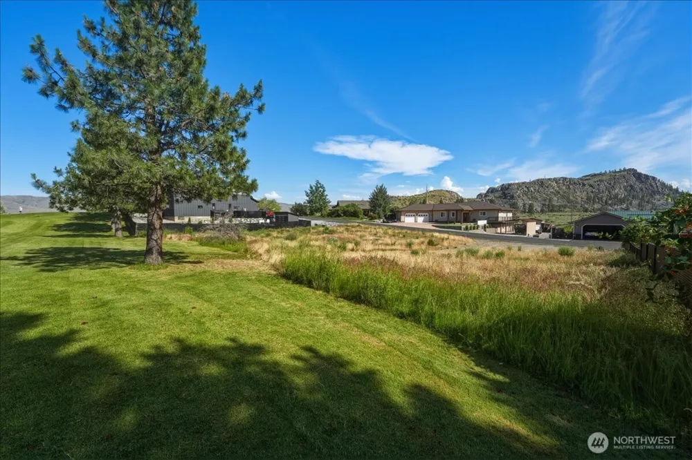 55 Long Drive Pateros, WA 98846