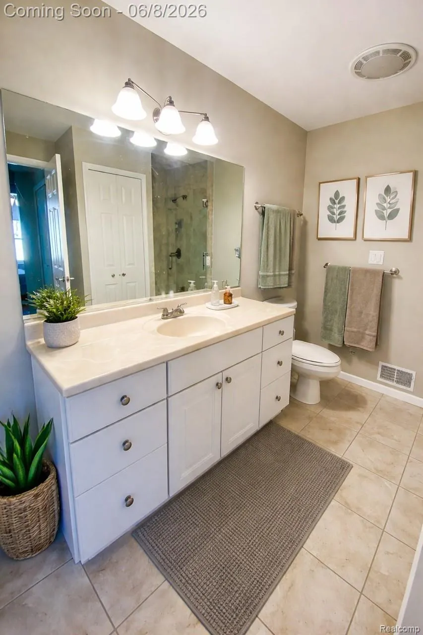 8095 Woodstone Court Grand Blanc Charter Township, MI 48439