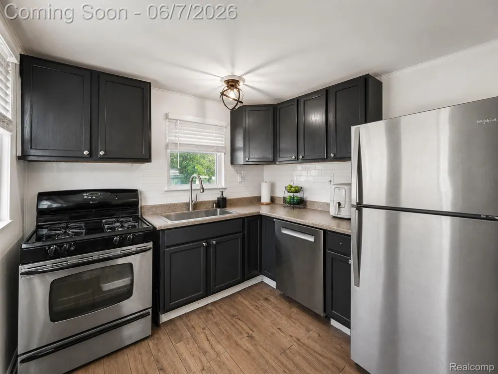 1304 Stewart Avenue Lincoln Park City, MI 48146