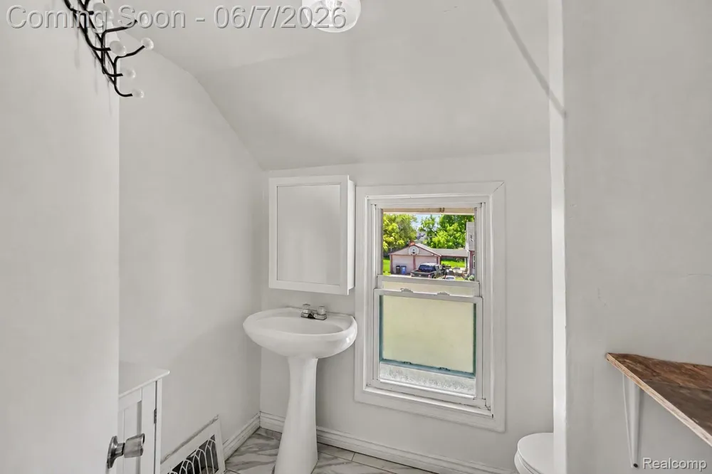 1304 Stewart Avenue Lincoln Park City, MI 48146