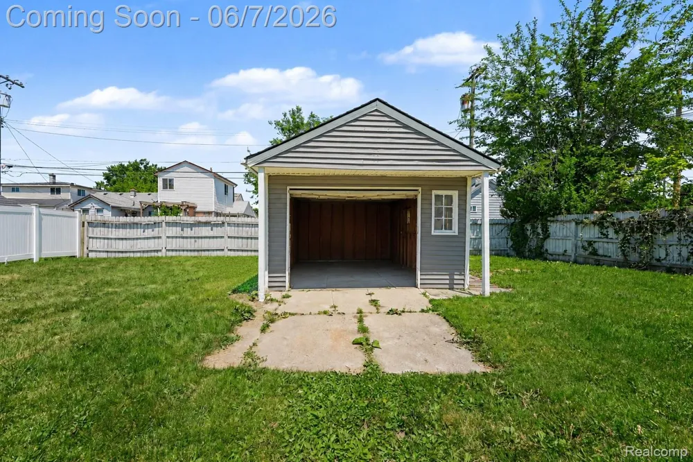 1304 Stewart Avenue Lincoln Park City, MI 48146