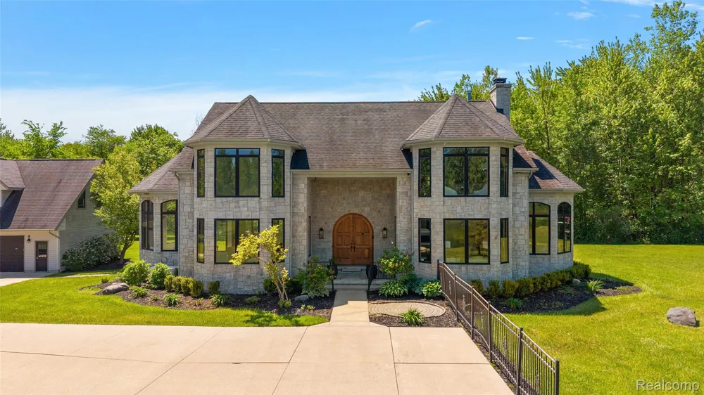 62502 Wayfaring Road Ray Township, MI 48096