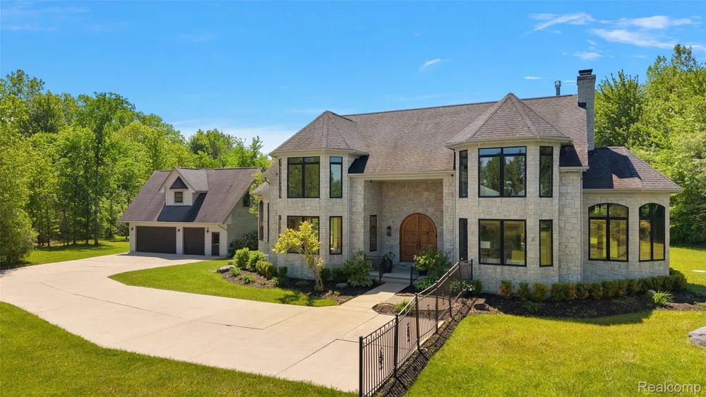 62502 Wayfaring Road Ray Township, MI 48096