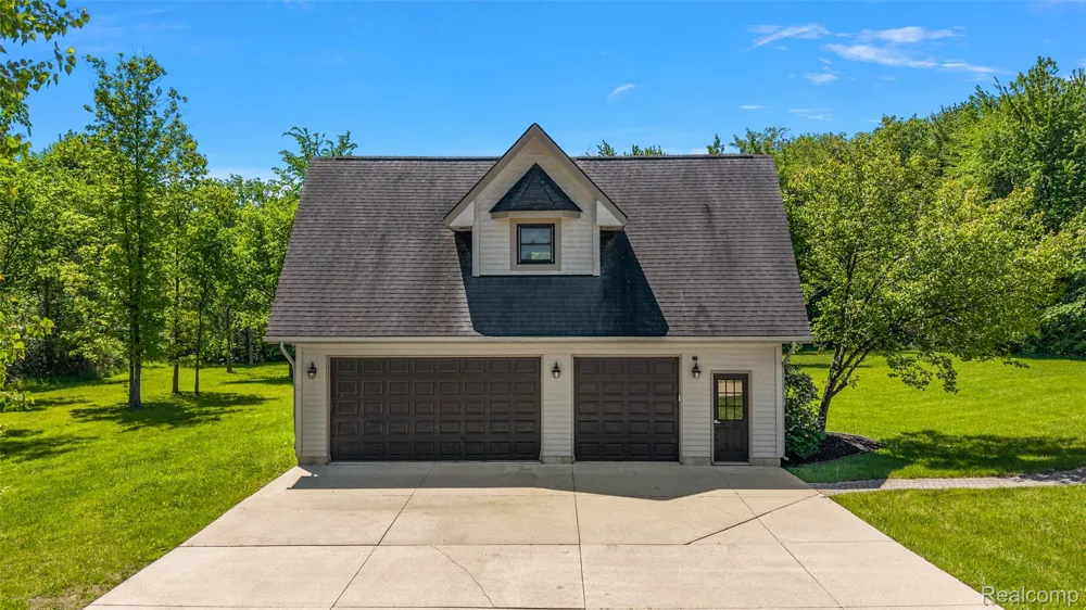 62502 Wayfaring Road Ray Township, MI 48096