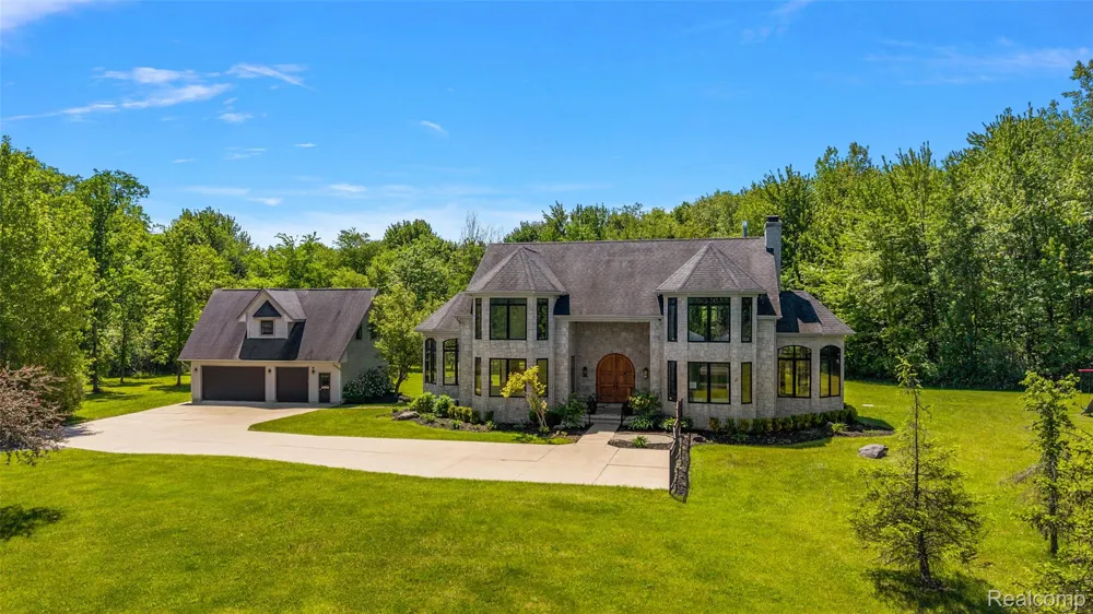 62502 Wayfaring Road Ray Township, MI 48096