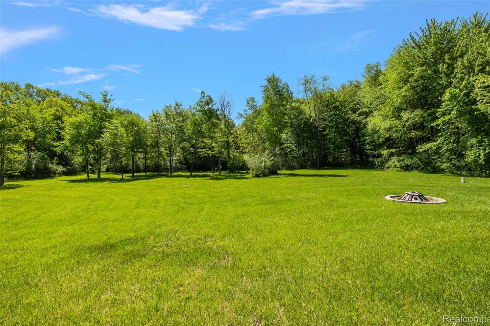 62502 Wayfaring Road Ray Township, MI 48096