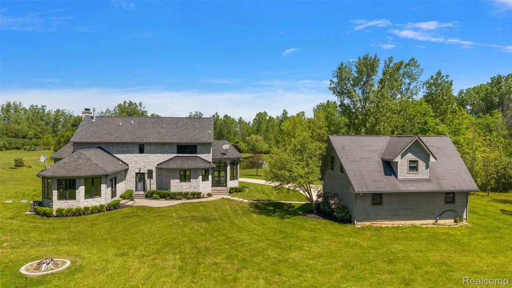 62502 Wayfaring Road Ray Township, MI 48096