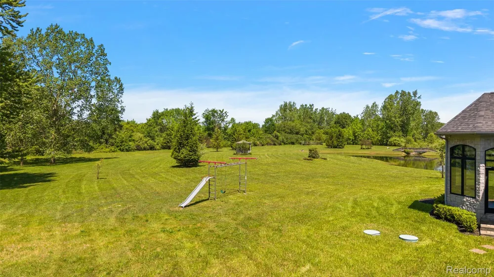 62502 Wayfaring Road Ray Township, MI 48096
