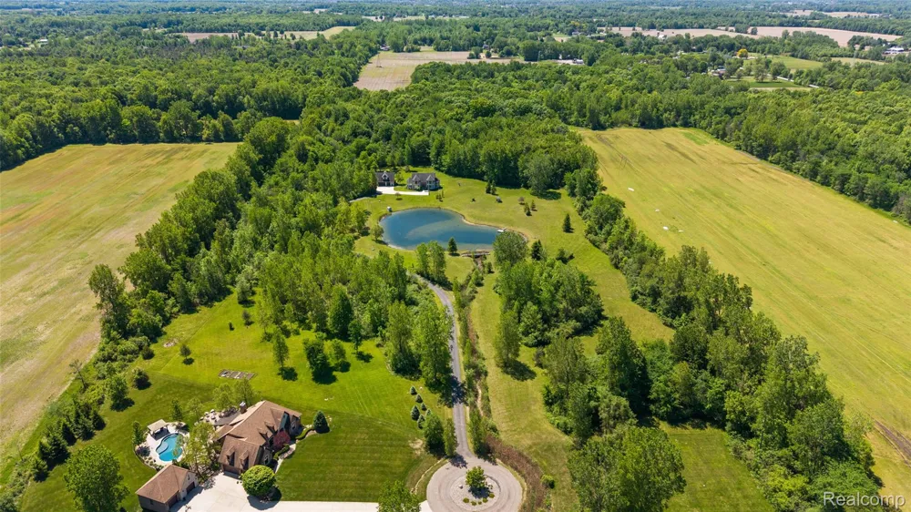 62502 Wayfaring Road Ray Township, MI 48096