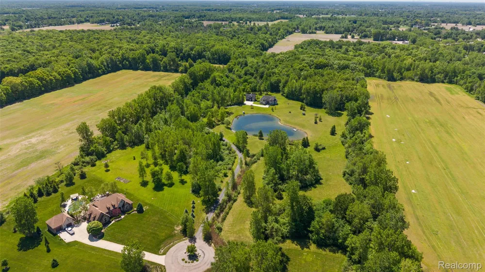 62502 Wayfaring Road Ray Township, MI 48096
