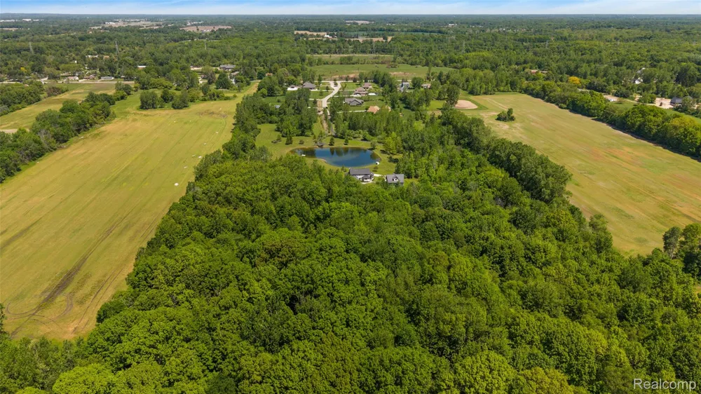 62502 Wayfaring Road Ray Township, MI 48096
