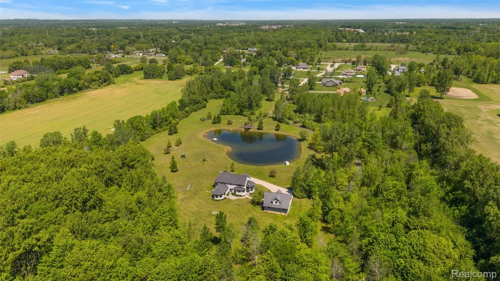62502 Wayfaring Road Ray Township, MI 48096