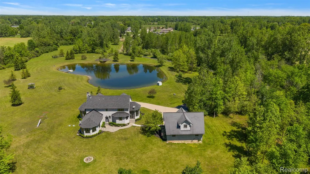 62502 Wayfaring Road Ray Township, MI 48096