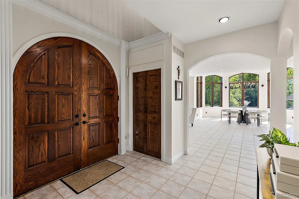 62502 Wayfaring Road Ray Township, MI 48096