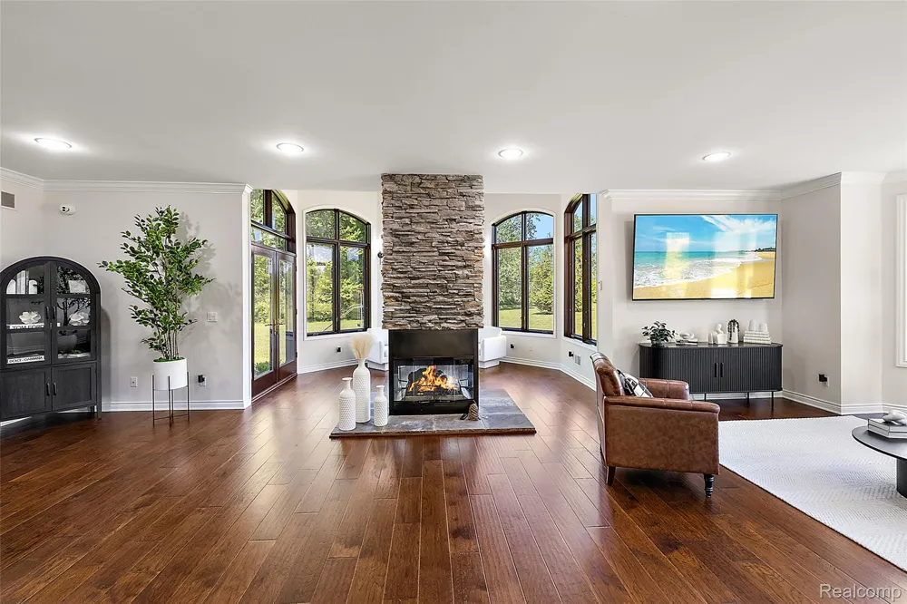 62502 Wayfaring Road Ray Township, MI 48096