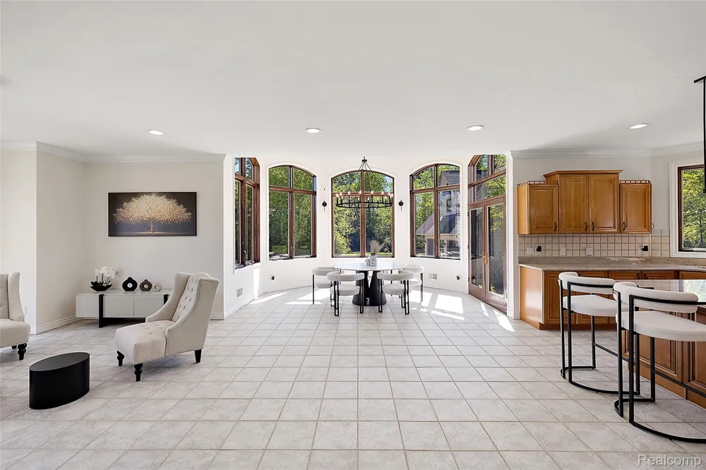 62502 Wayfaring Road Ray Township, MI 48096