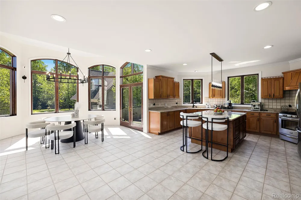 62502 Wayfaring Road Ray Township, MI 48096