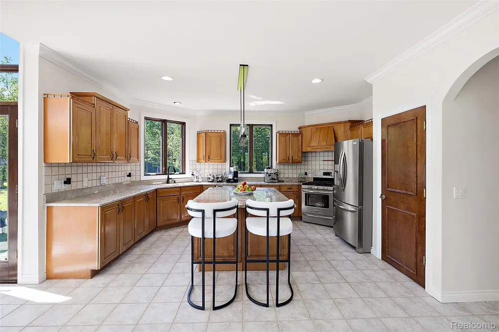 62502 Wayfaring Road Ray Township, MI 48096