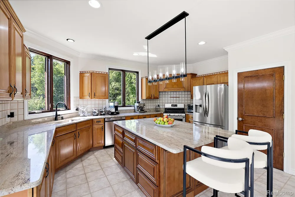 62502 Wayfaring Road Ray Township, MI 48096