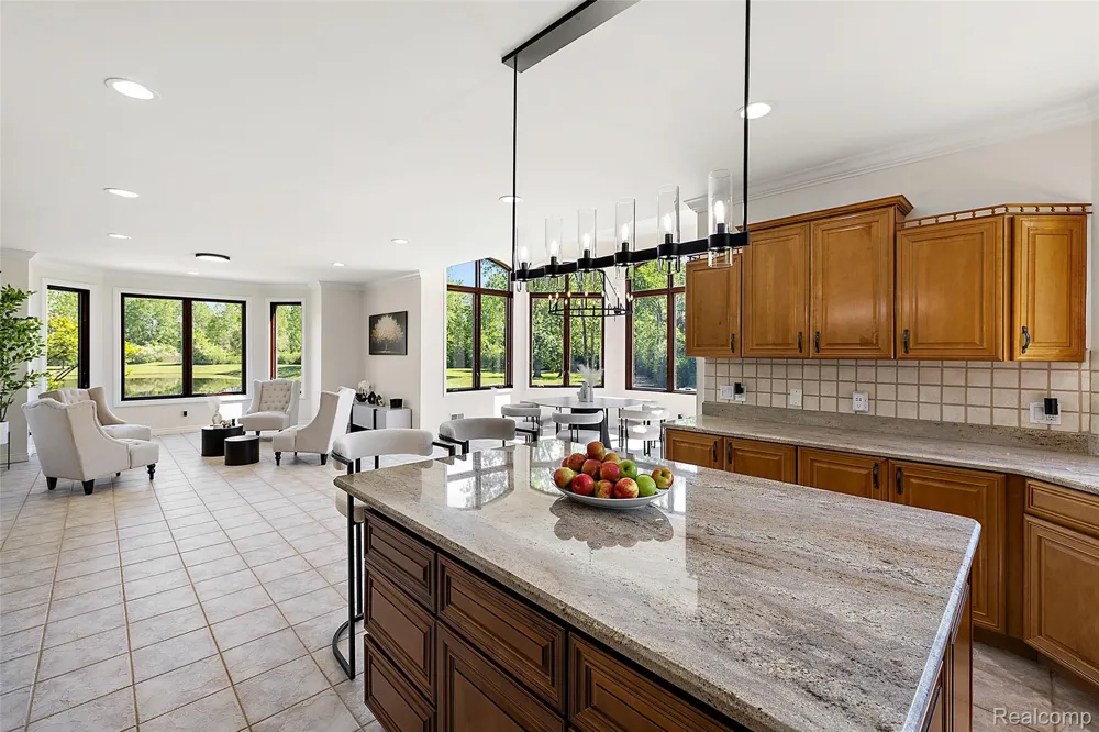 62502 Wayfaring Road Ray Township, MI 48096