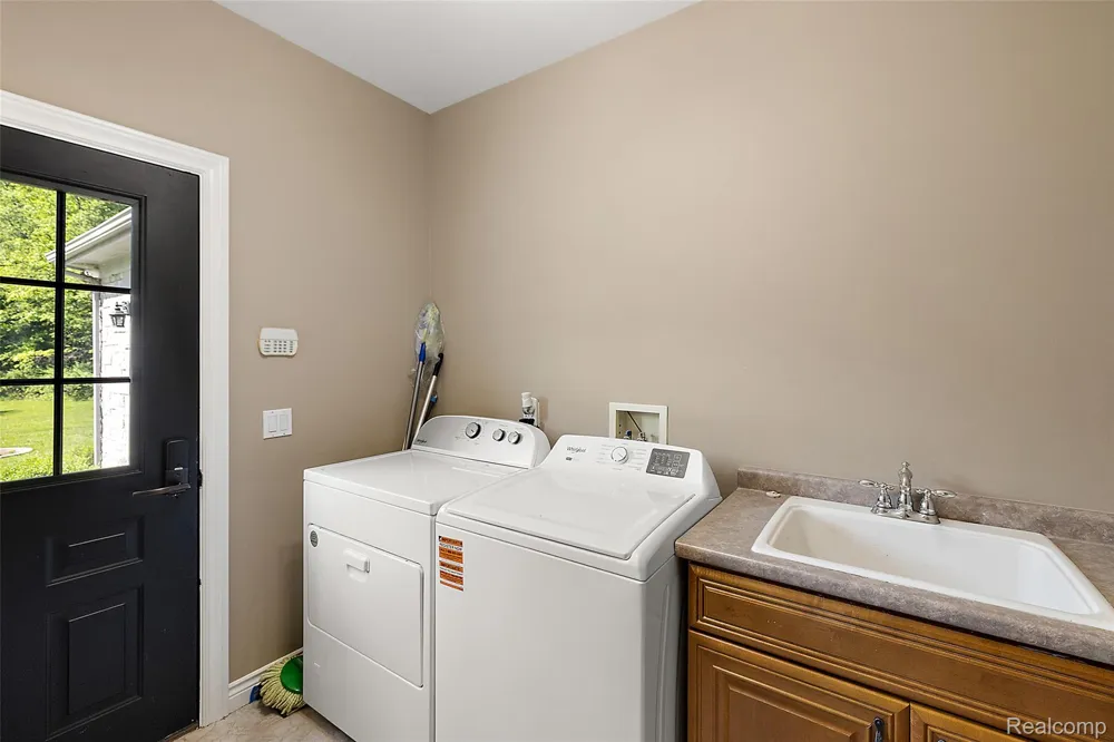 62502 Wayfaring Road Ray Township, MI 48096