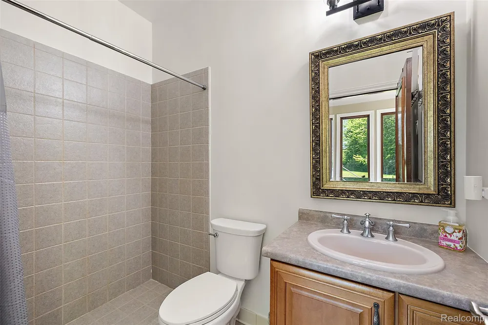 62502 Wayfaring Road Ray Township, MI 48096