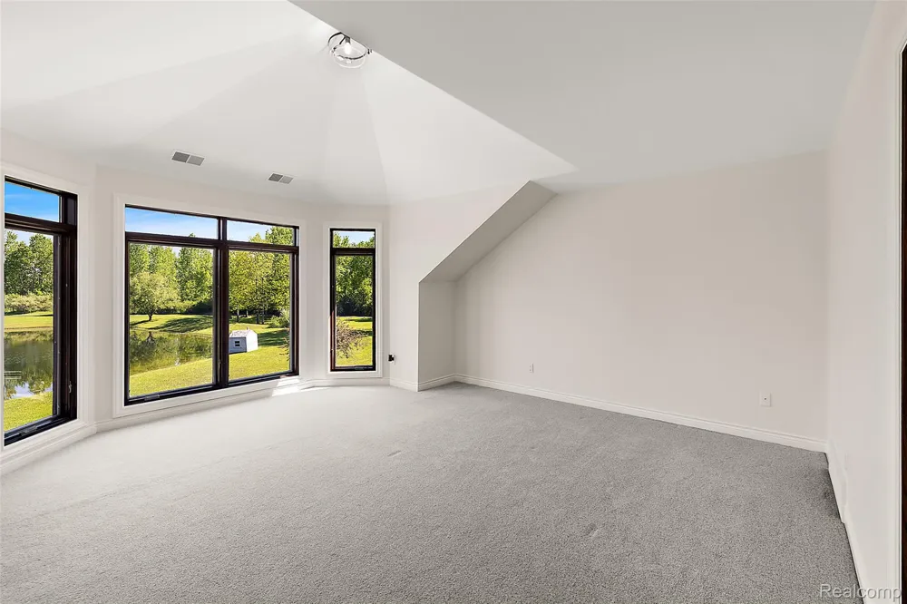 62502 Wayfaring Road Ray Township, MI 48096