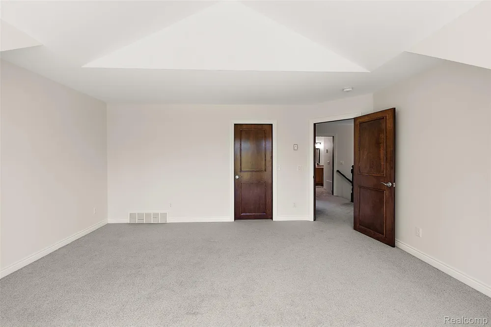 62502 Wayfaring Road Ray Township, MI 48096