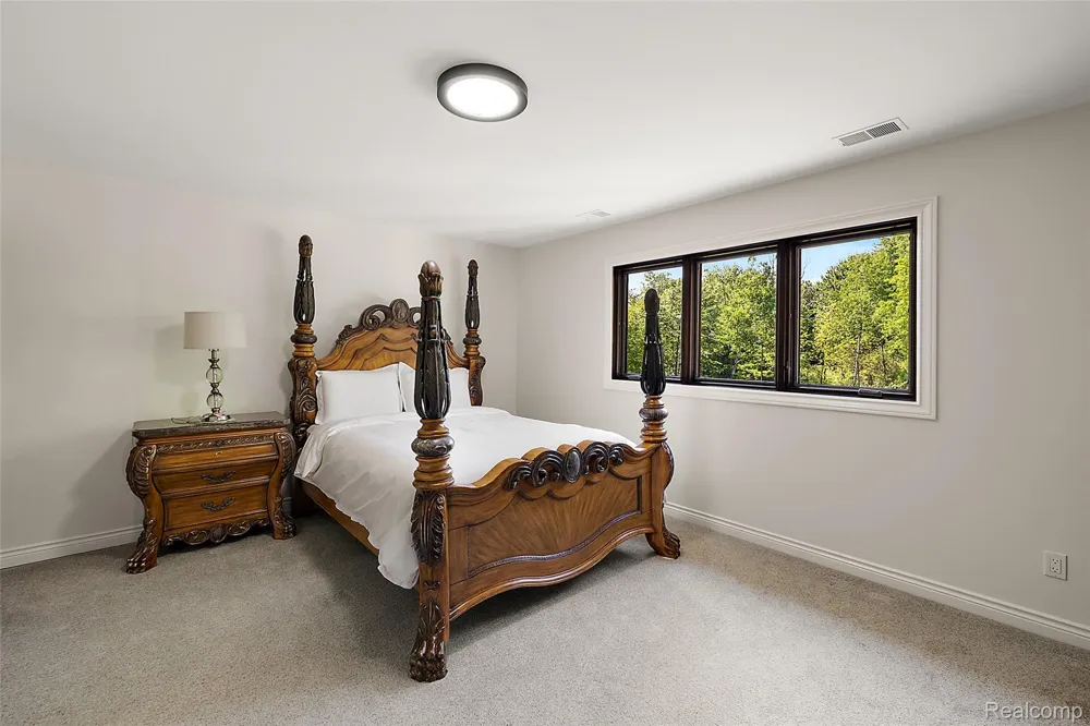 62502 Wayfaring Road Ray Township, MI 48096