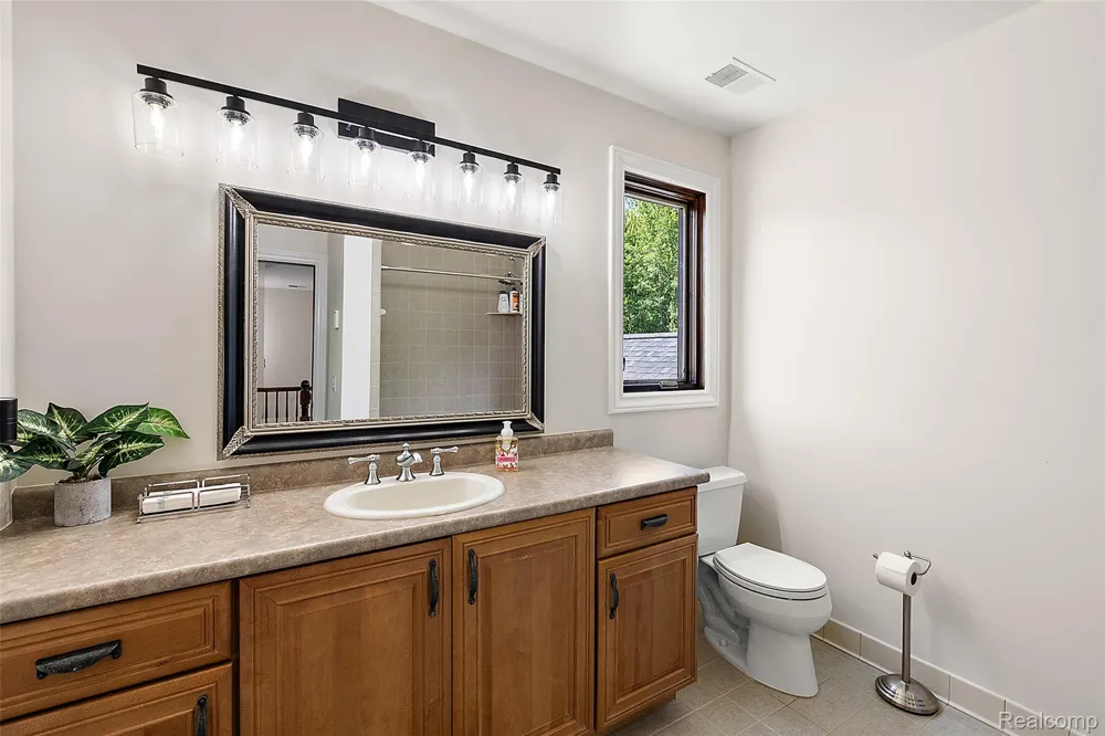 62502 Wayfaring Road Ray Township, MI 48096