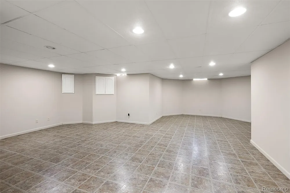 62502 Wayfaring Road Ray Township, MI 48096