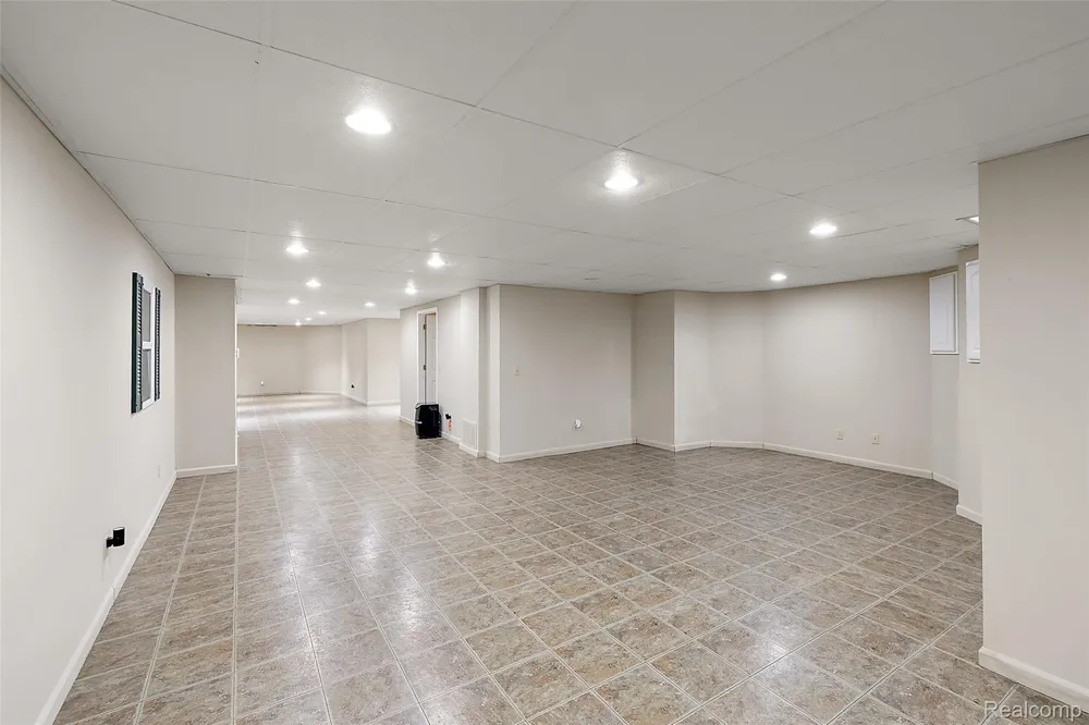 62502 Wayfaring Road Ray Township, MI 48096