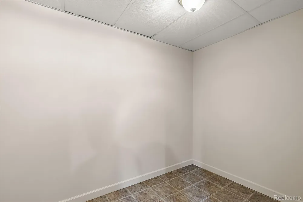 62502 Wayfaring Road Ray Township, MI 48096