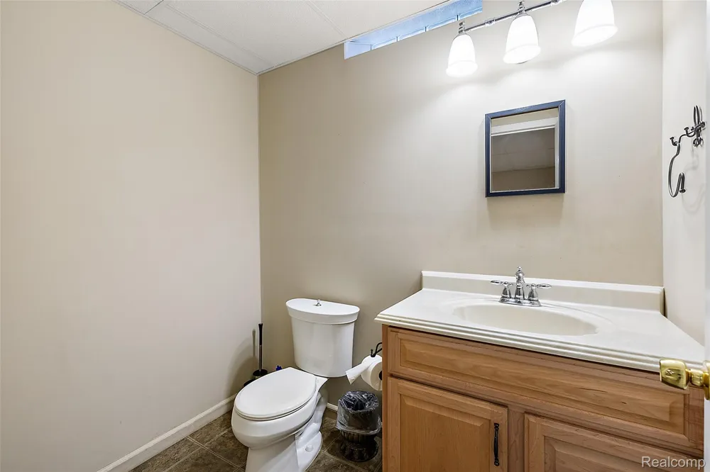 62502 Wayfaring Road Ray Township, MI 48096