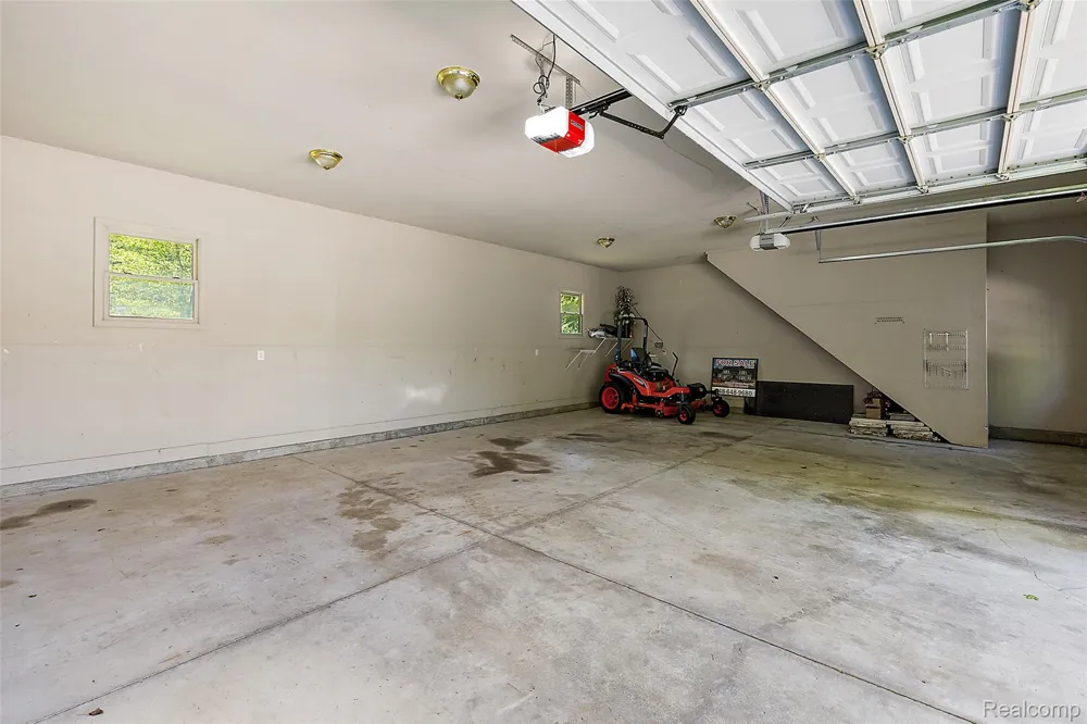 62502 Wayfaring Road Ray Township, MI 48096
