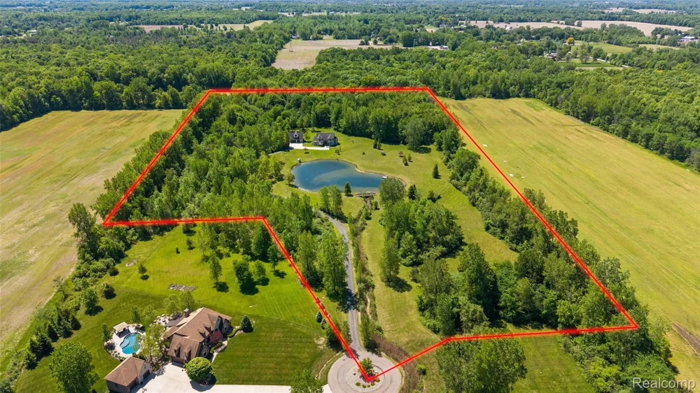62502 Wayfaring Road Ray Township, MI 48096