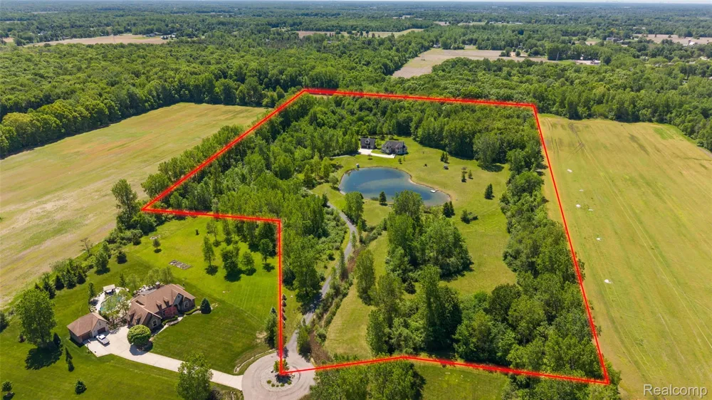 62502 Wayfaring Road Ray Township, MI 48096