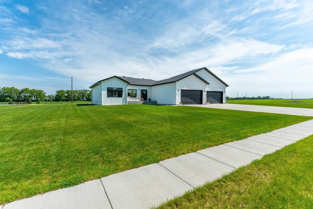 1426 SUMMERWOOD TRAIL W Dilworth, MN 56529