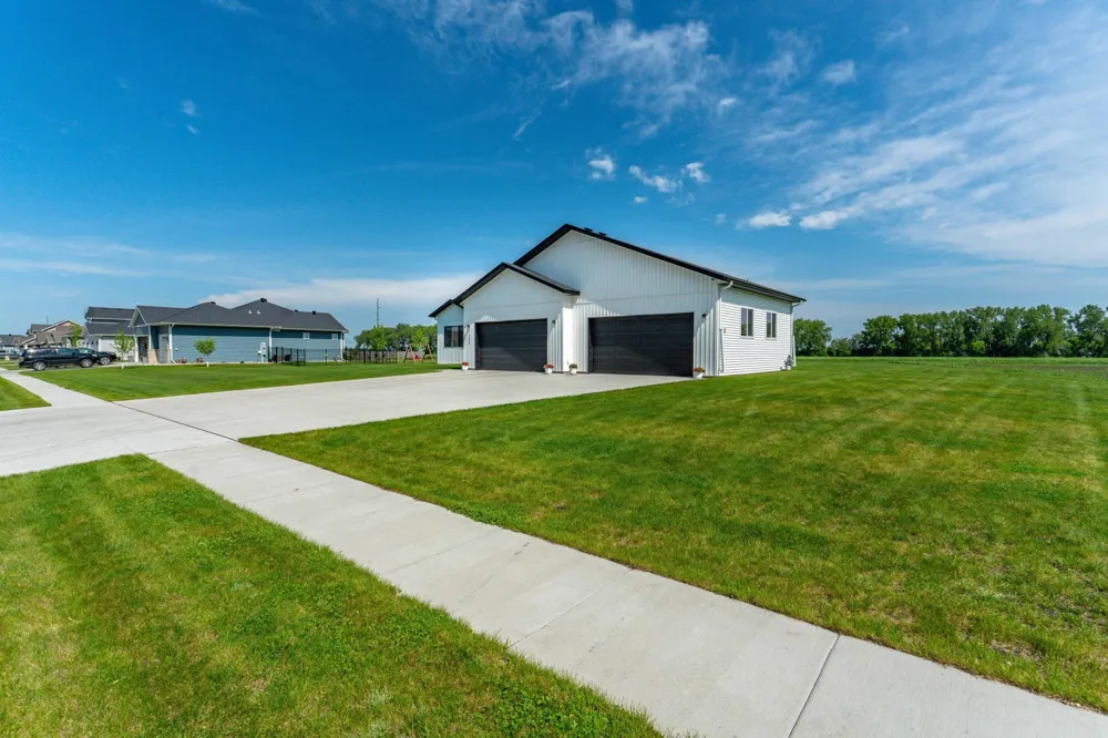1426 SUMMERWOOD TRAIL W Dilworth, MN 56529