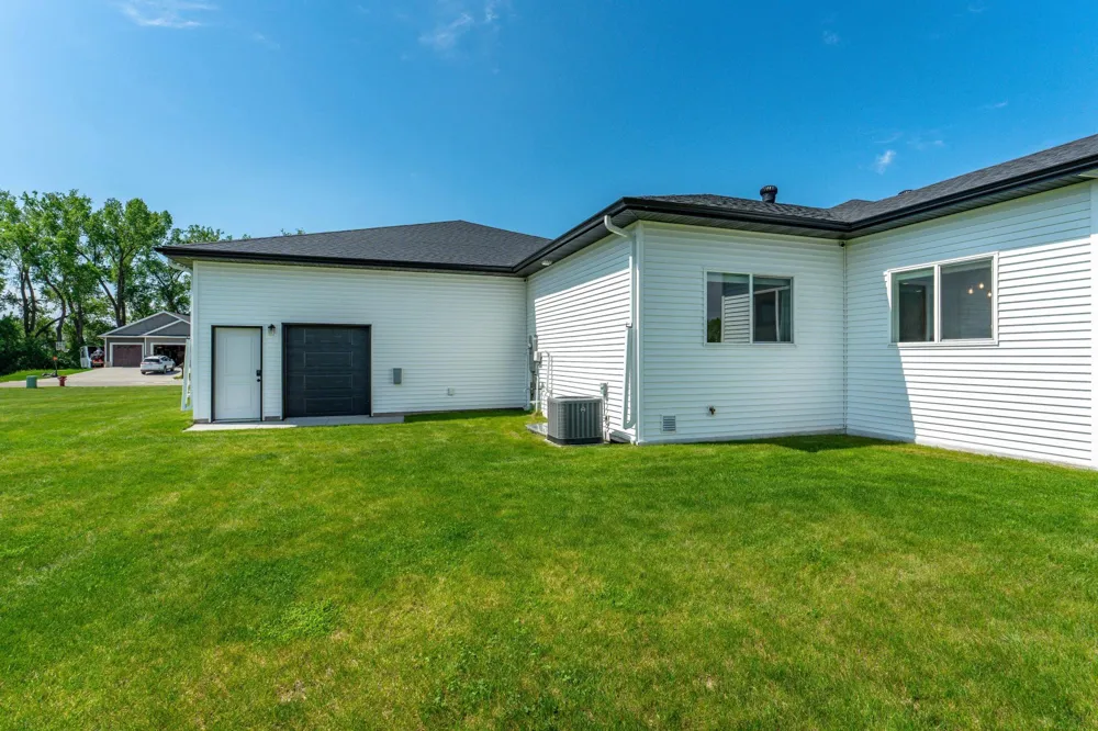 1426 SUMMERWOOD TRAIL W Dilworth, MN 56529