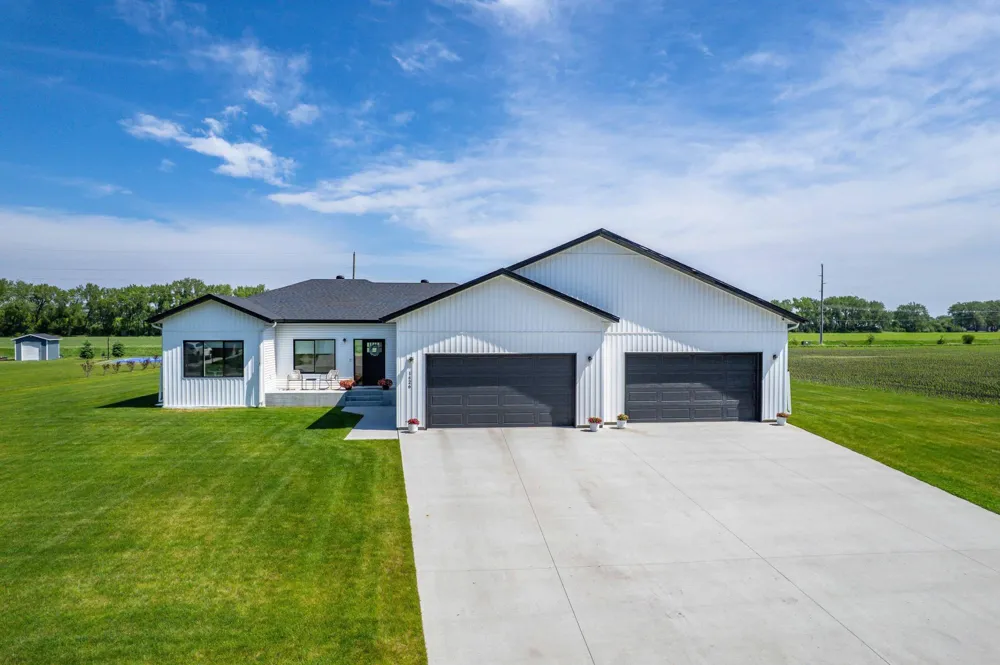 1426 SUMMERWOOD TRAIL W Dilworth, MN 56529