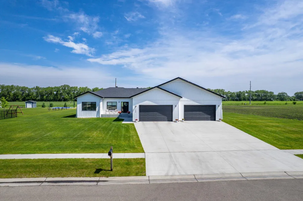 1426 SUMMERWOOD TRAIL W Dilworth, MN 56529