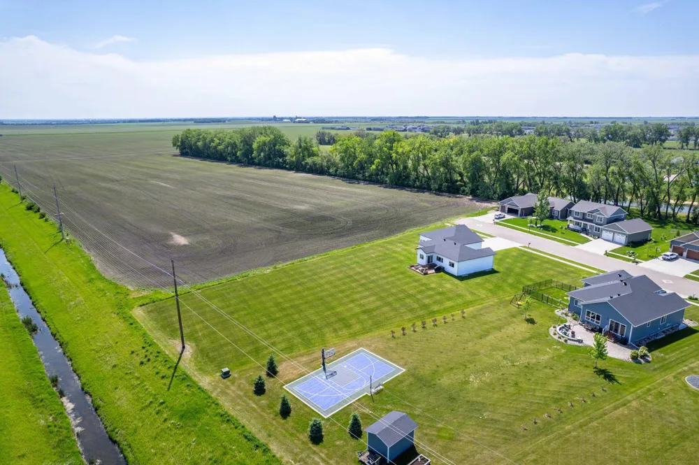 1426 SUMMERWOOD TRAIL W Dilworth, MN 56529