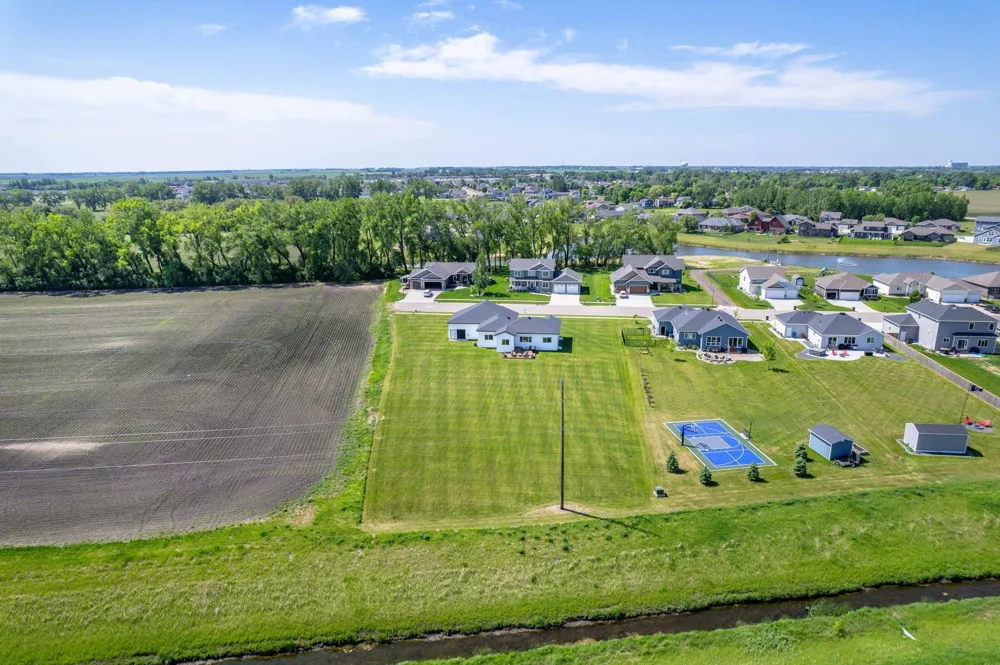 1426 SUMMERWOOD TRAIL W Dilworth, MN 56529