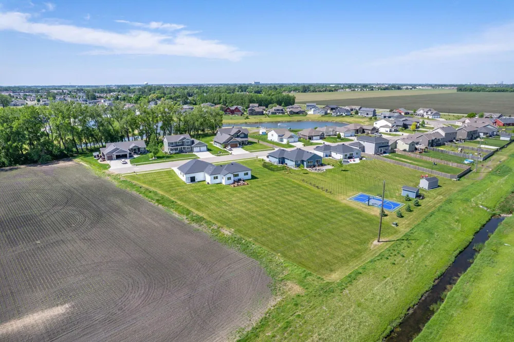 1426 SUMMERWOOD TRAIL W Dilworth, MN 56529
